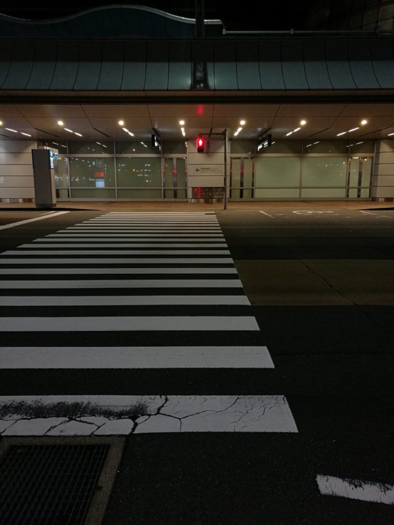 AM5時前の羽田空港