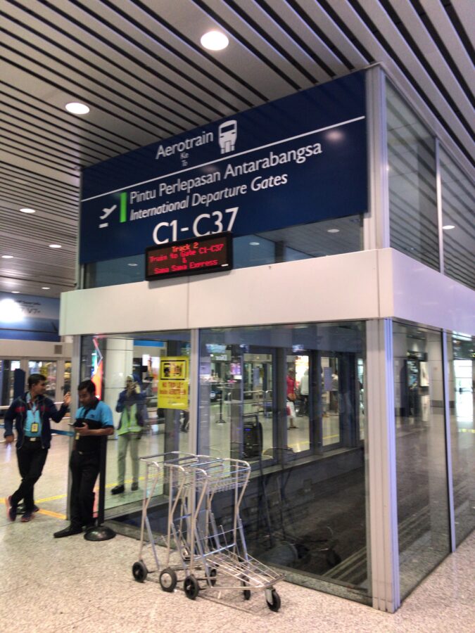 C２ですので、こちらの電車を利用します。