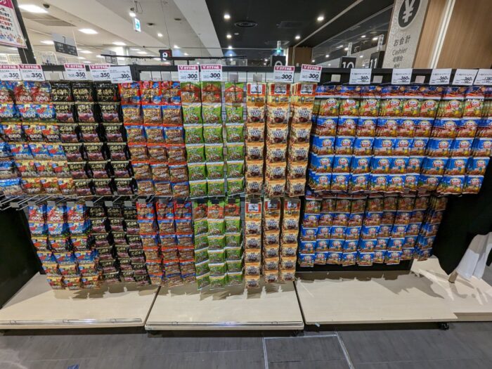 沖縄那覇のお土産格安購入には「イオン小禄店」が超絶便利。空港間近、行き方・商品を写真で紹介。ばらまきはスーパーで買うのが安い。 nanatabi