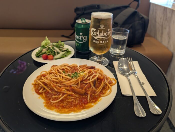 ゴールデンラウンジで食事