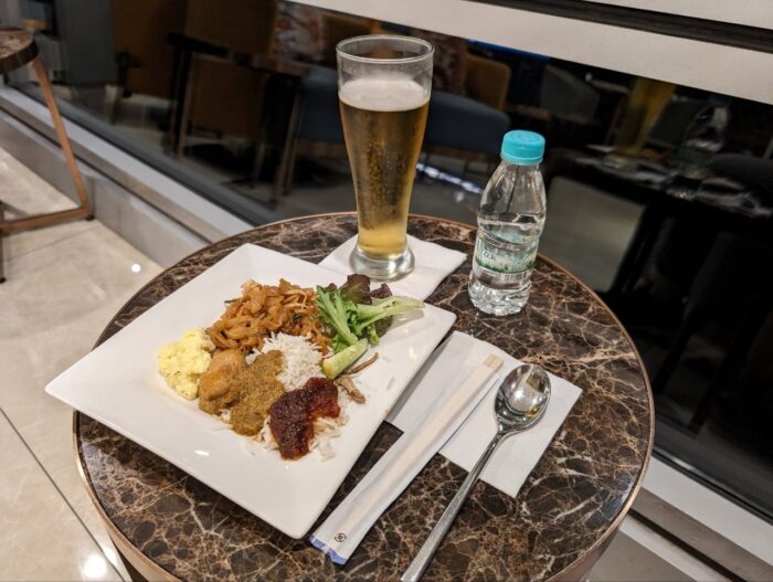 トラベルクラブラウンジ食事とビール