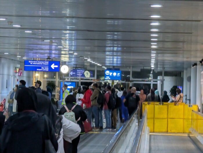 クアラルンプール国際空港KLIA1サテライトメインターミナル間バス乗り場