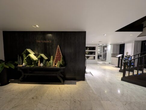 THE LOUNGE入り口