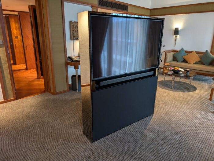 リビングルーム・大型テレビ