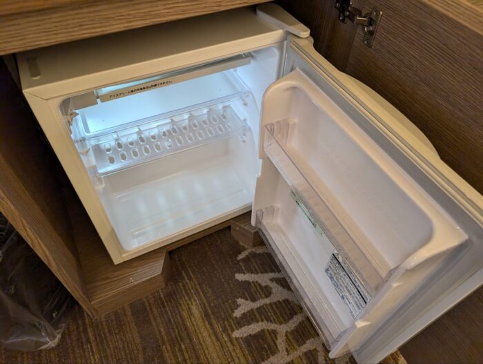 ミニバー・冷蔵庫・荷物置き