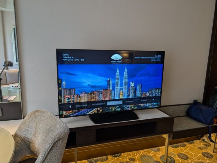 大型テレビ