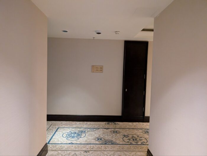 部屋への移動。