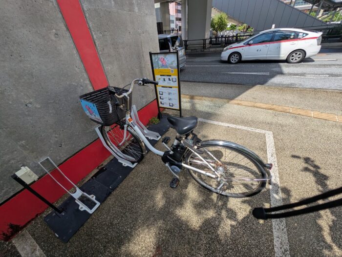 今回は牧志駅までゆいレールで移動しレンタサイクルでホテルまで向かいます