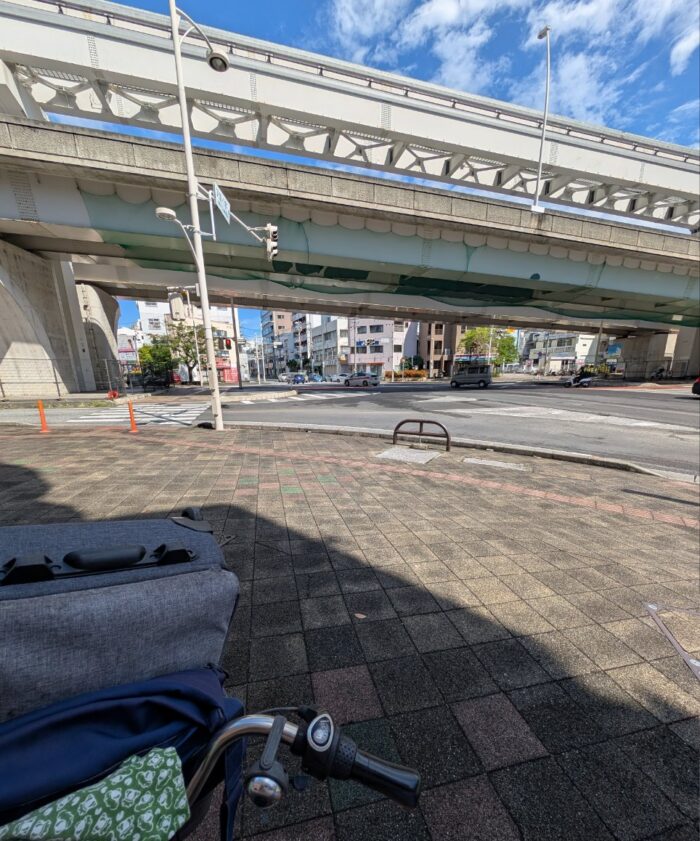 今回は牧志駅までゆいレールで移動しレンタサイクルでホテルまで向かいます