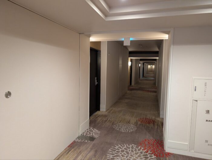 移動と部屋へのアクセス