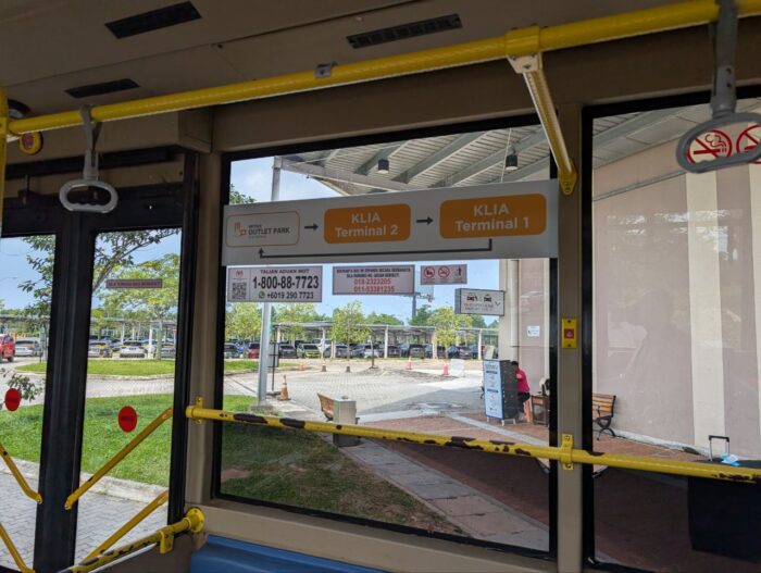 お昼になりホテル移動のため空港に戻る、シャトルバスはKLIA1-KLIA2と回る
