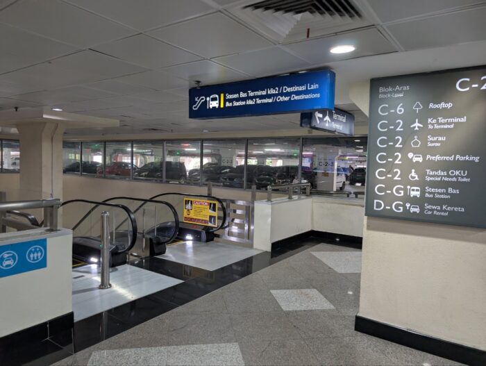 KLIA1に戻ったらバスでKLセントラル駅に移動する様子