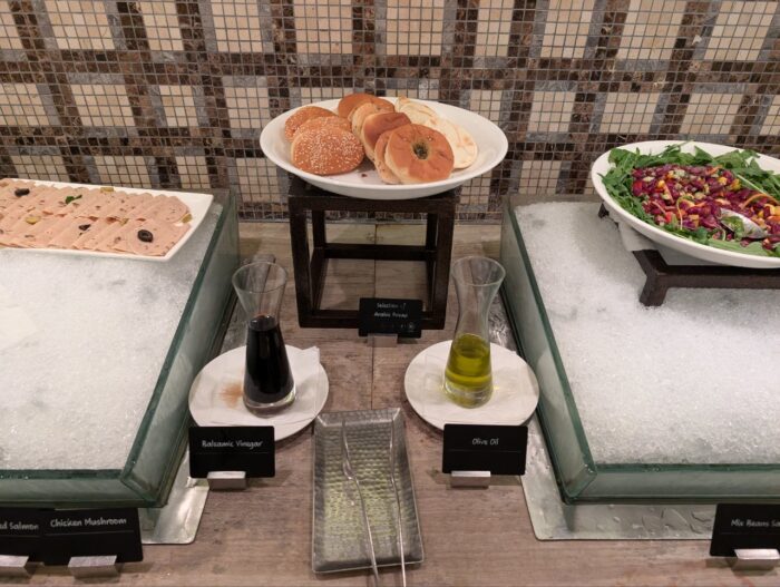 サラダコーナー