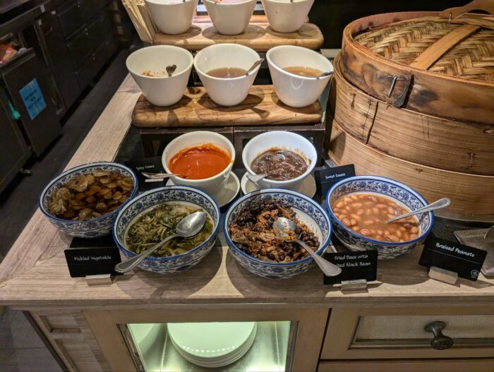 ホットミール・ヌードルステーション