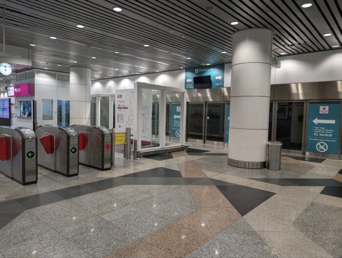 KLIAエクスプレス クアラルンプール空港快線チケット（QRコードで直接改札通過）駅改札