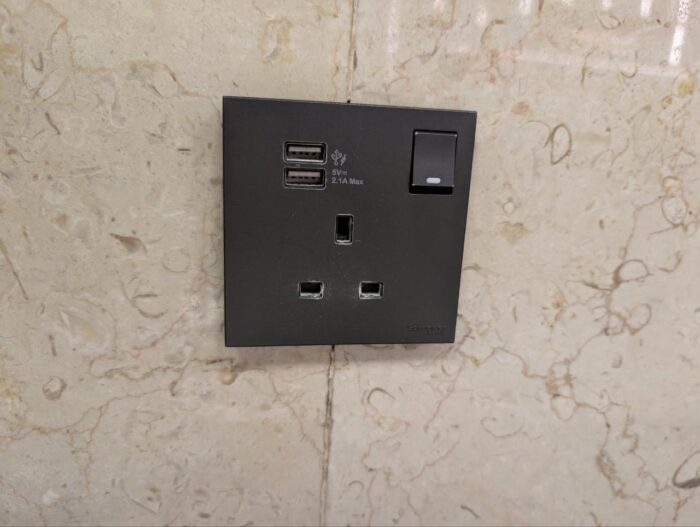 マレーシアタイプコンセント。