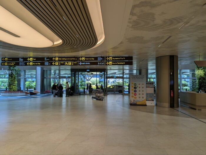 シンガポール入国。