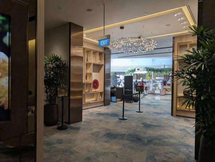 ジュエルチャンギラウンジから外を見る。