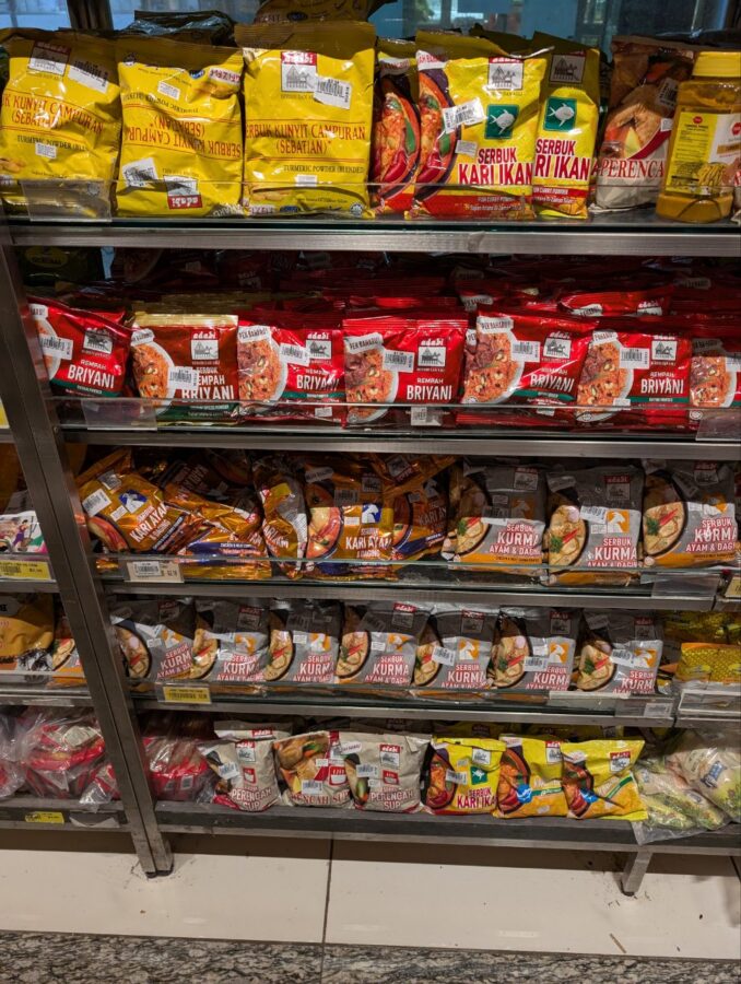 いろいろ辛そうなインスタント麺。